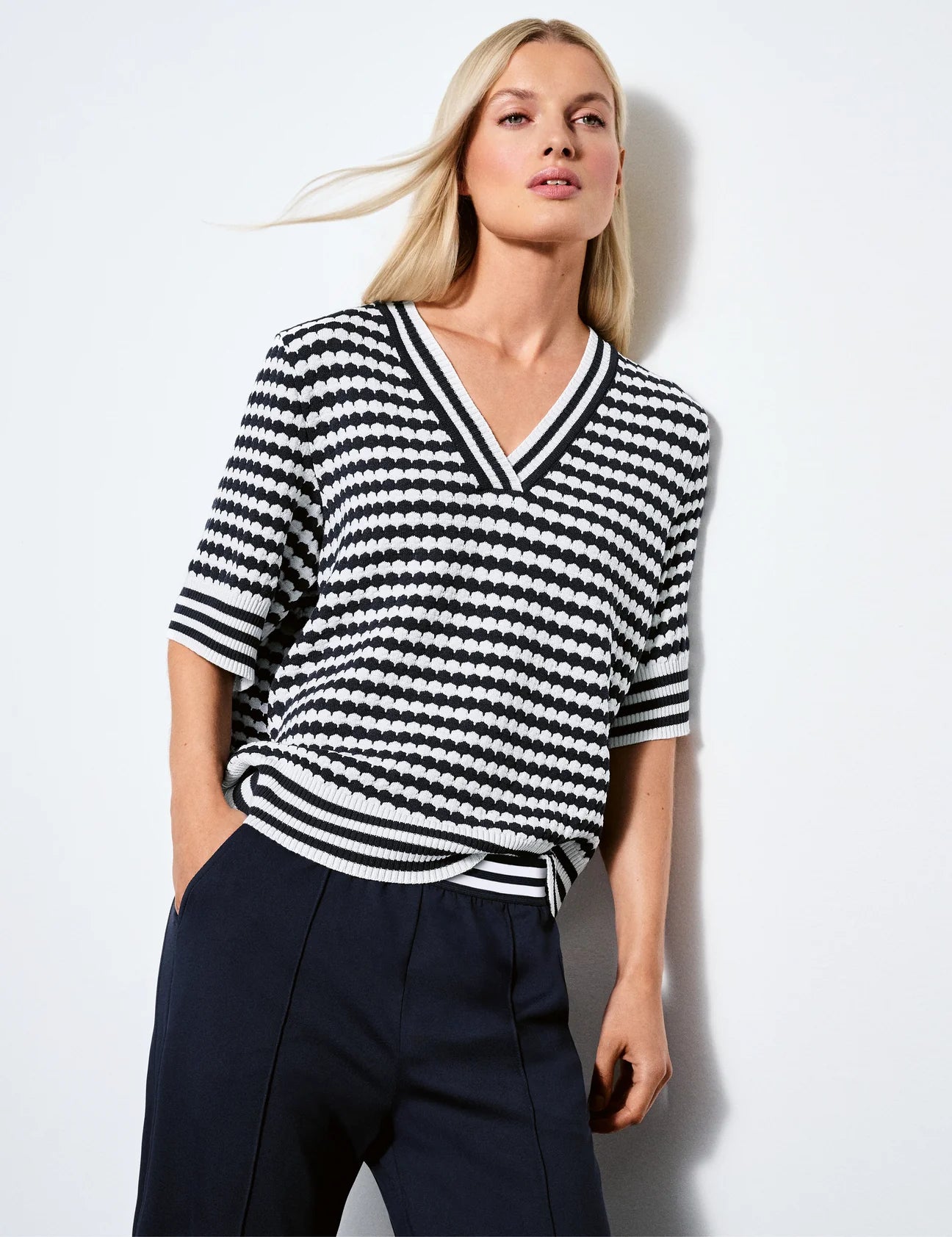 Faber Modern V-neck Sweater