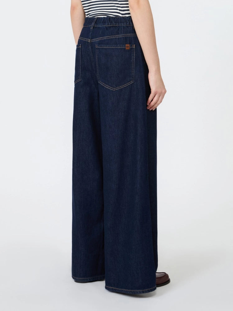 Weekend Maxmara wide leg  denim jeans .  WKDZATTERA